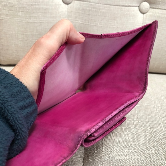 Auth Louis Vuitton Red Vernis Elise Wallet - Picture 8 of 8